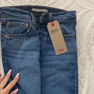 Never been worn Levi’s ribcage straight fit